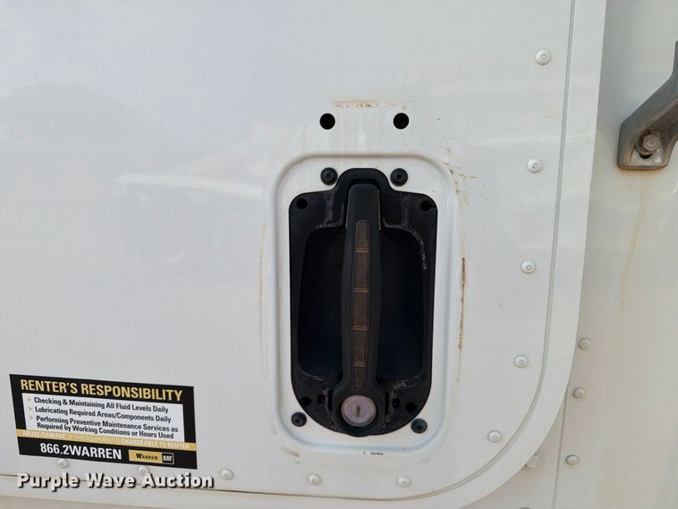 image for item DK6605 2016 Caterpillar CT660 water truck