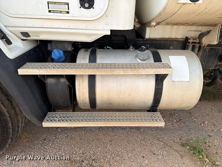 image for item DK6605 2016 Caterpillar CT660 water truck