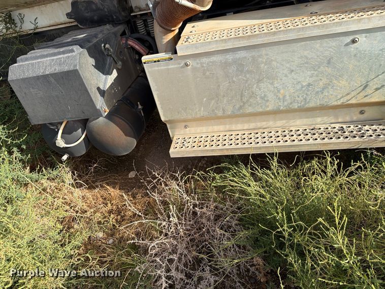 image for item DK6605 2016 Caterpillar CT660 water truck