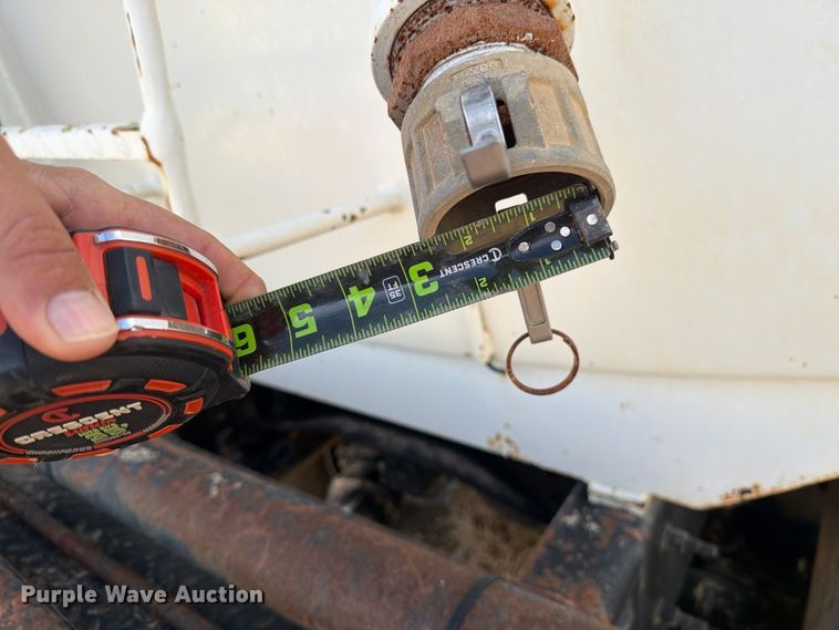 image for item DK6605 2016 Caterpillar CT660 water truck