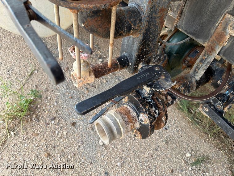 image for item DK6605 2016 Caterpillar CT660 water truck