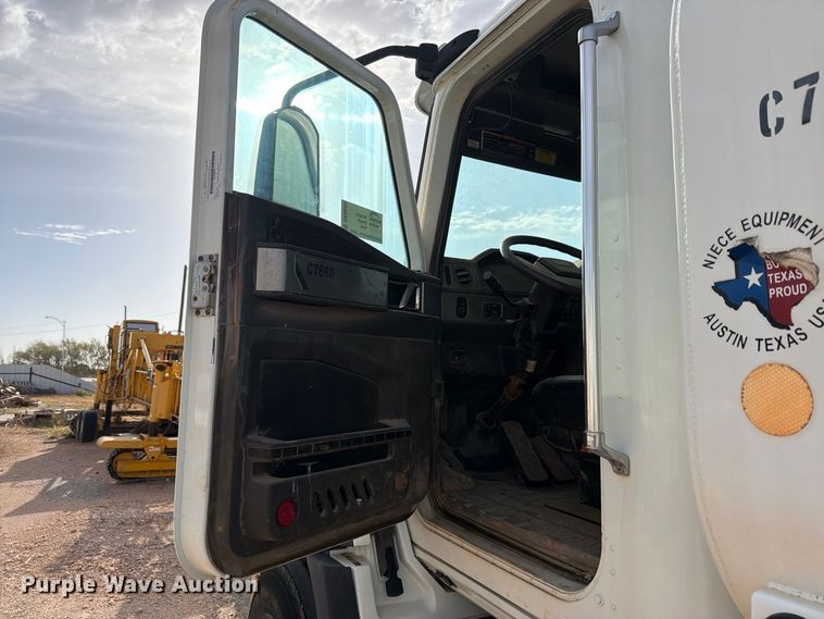 image for item DK6605 2016 Caterpillar CT660 water truck