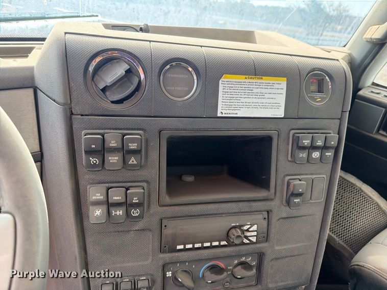 image for item DK6605 2016 Caterpillar CT660 water truck