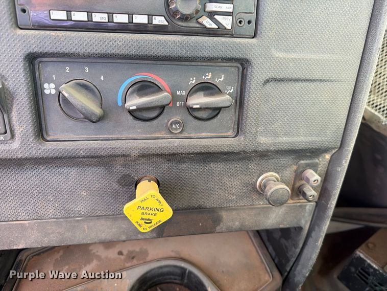 image for item DK6605 2016 Caterpillar CT660 water truck