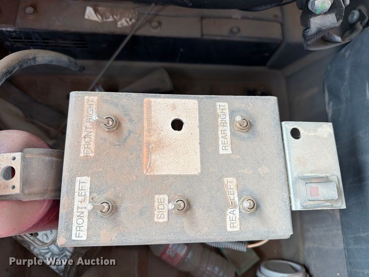 image for item DK6605 2016 Caterpillar CT660 water truck