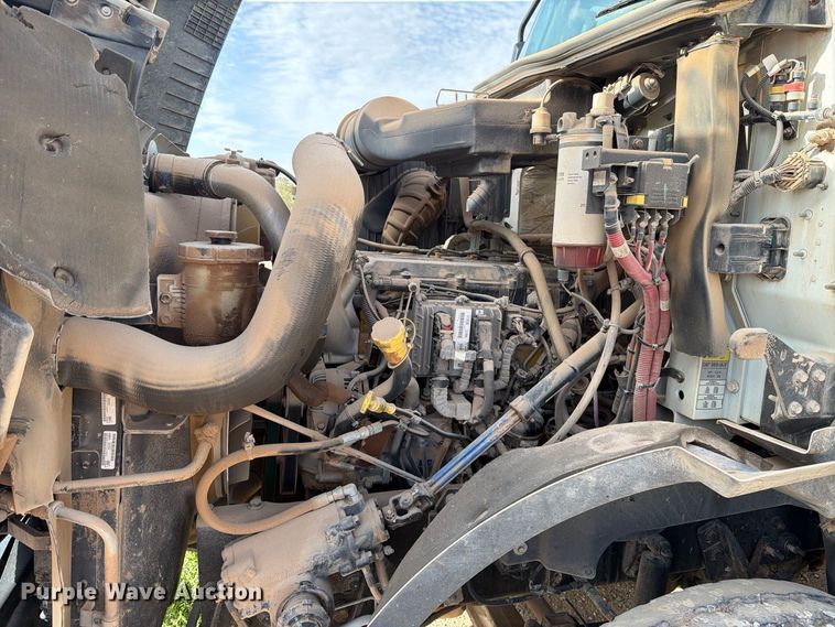 image for item DK6605 2016 Caterpillar CT660 water truck