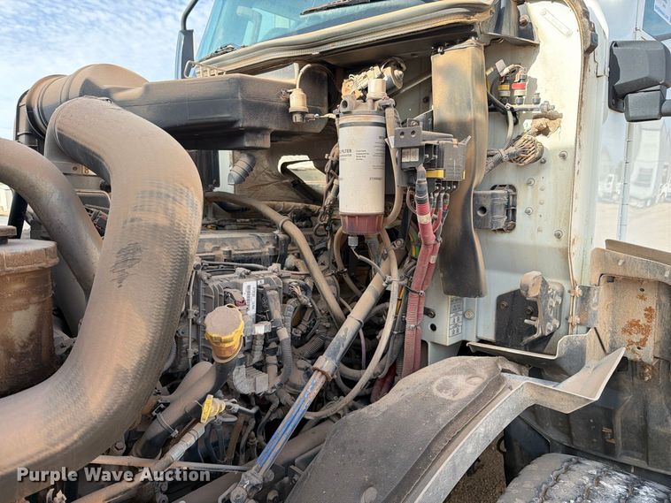 image for item DK6605 2016 Caterpillar CT660 water truck