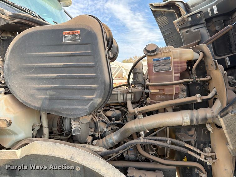 image for item DK6605 2016 Caterpillar CT660 water truck