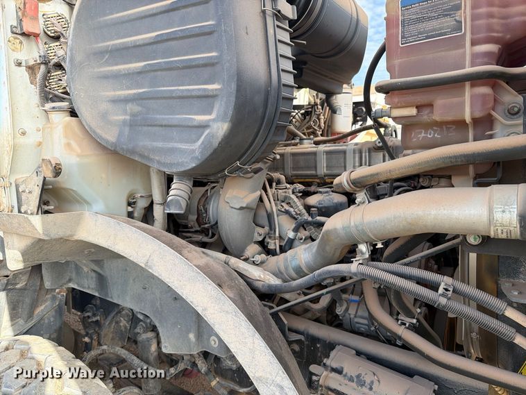image for item DK6605 2016 Caterpillar CT660 water truck