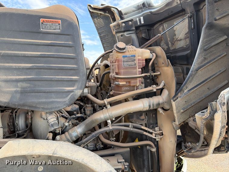 image for item DK6605 2016 Caterpillar CT660 water truck
