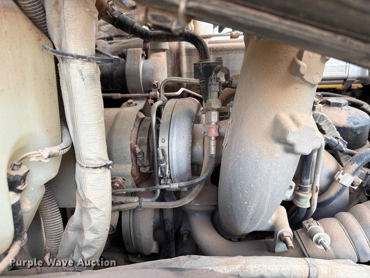 image for item DK6605 2016 Caterpillar CT660 water truck