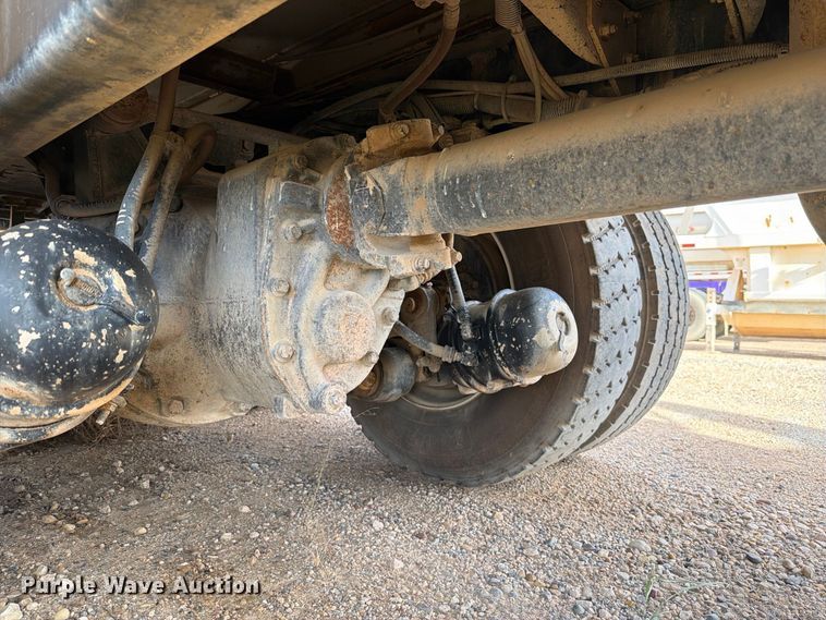 image for item DK6605 2016 Caterpillar CT660 water truck