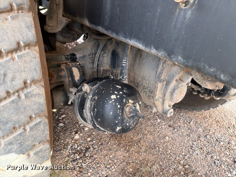 image for item DK6605 2016 Caterpillar CT660 water truck