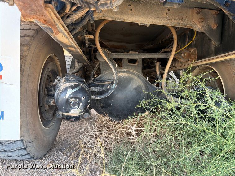image for item DK6605 2016 Caterpillar CT660 water truck
