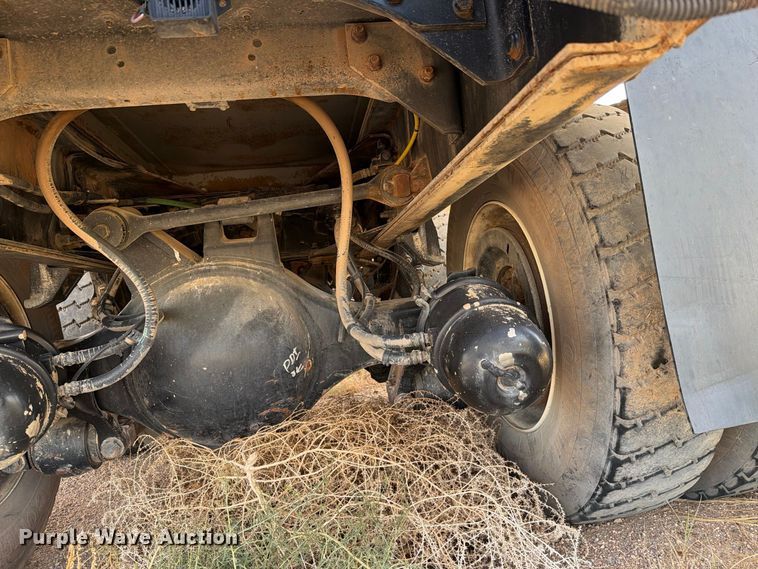 image for item DK6605 2016 Caterpillar CT660 water truck