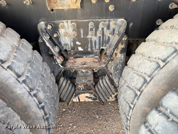 image for item DK6605 2016 Caterpillar CT660 water truck