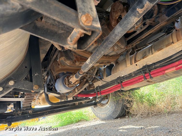 image for item DK6605 2016 Caterpillar CT660 water truck