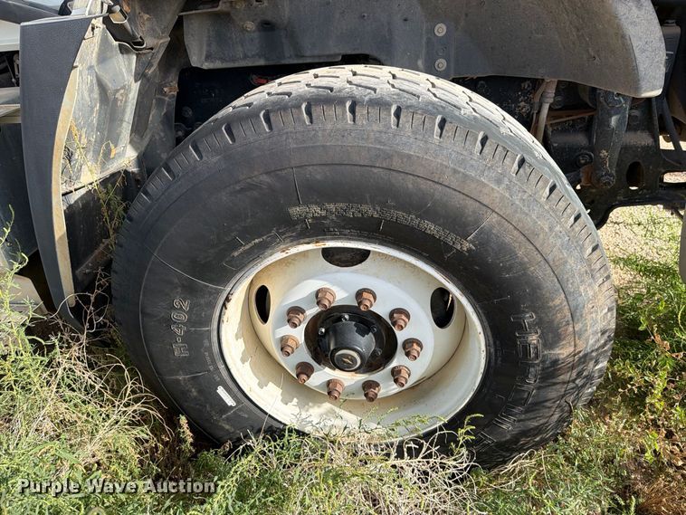 image for item DK6605 2016 Caterpillar CT660 water truck