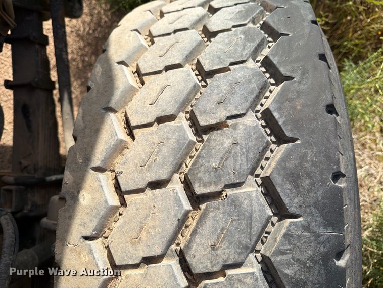 image for item DK6605 2016 Caterpillar CT660 water truck