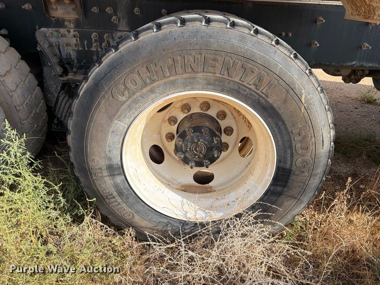 image for item DK6605 2016 Caterpillar CT660 water truck