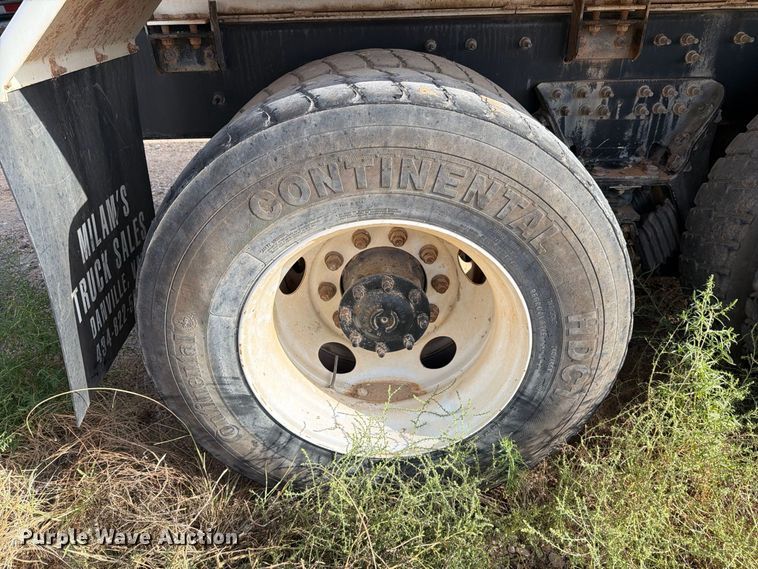 image for item DK6605 2016 Caterpillar CT660 water truck
