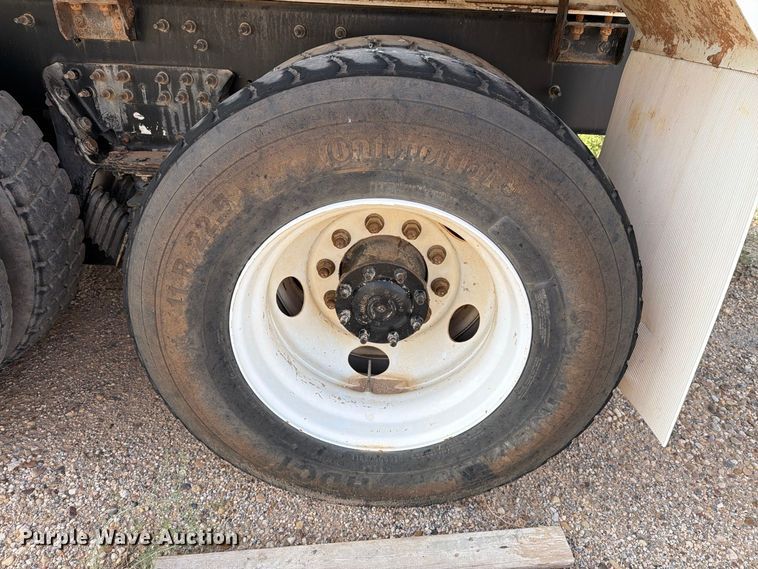 image for item DK6605 2016 Caterpillar CT660 water truck
