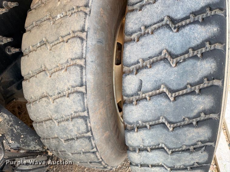 image for item DK6605 2016 Caterpillar CT660 water truck