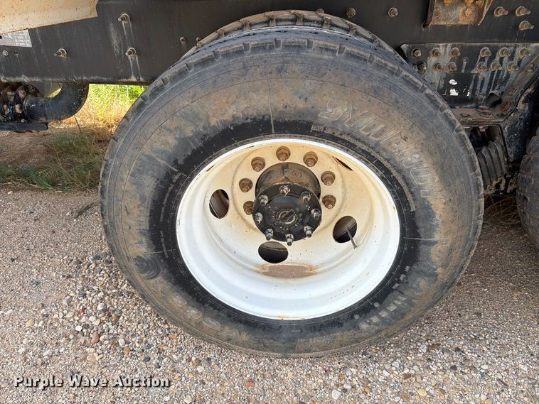 image for item DK6605 2016 Caterpillar CT660 water truck