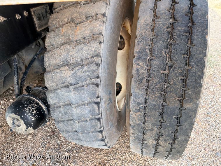 image for item DK6605 2016 Caterpillar CT660 water truck
