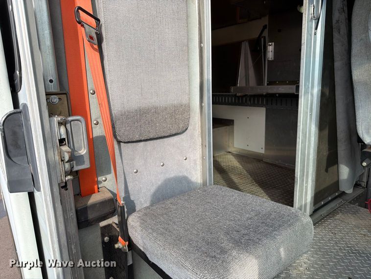 image for item DQ7066 2004 Workhorse  P42 delivery truck