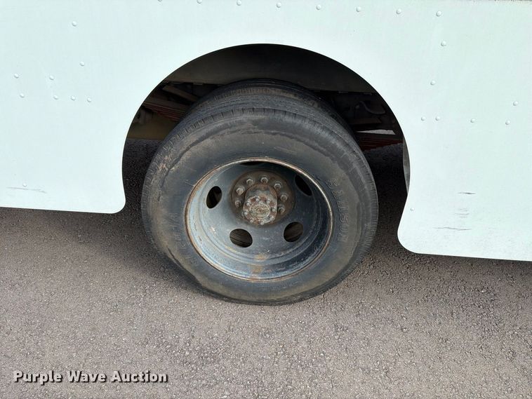 image for item DQ7066 2004 Workhorse  P42 delivery truck