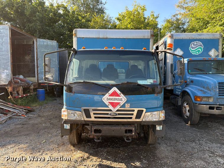 image for item DT2935 2007 Ford LCF box truck