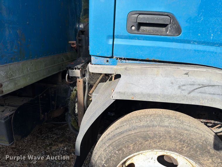 image for item DT2935 2007 Ford LCF box truck