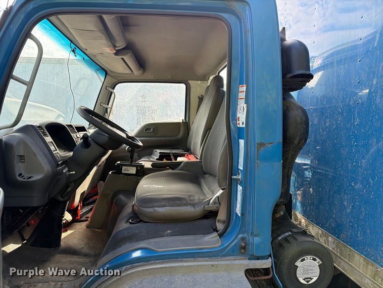 image for item DT2935 2007 Ford LCF box truck