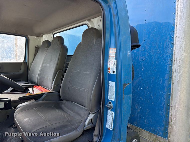 image for item DT2935 2007 Ford LCF box truck