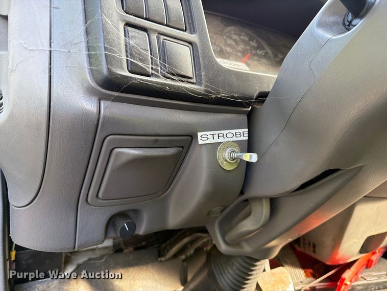 image for item DT2935 2007 Ford LCF box truck