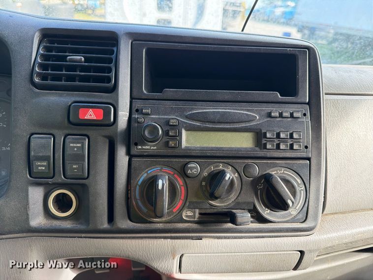 image for item DT2935 2007 Ford LCF box truck