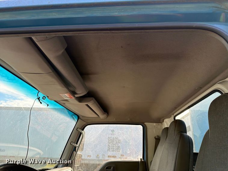 image for item DT2935 2007 Ford LCF box truck