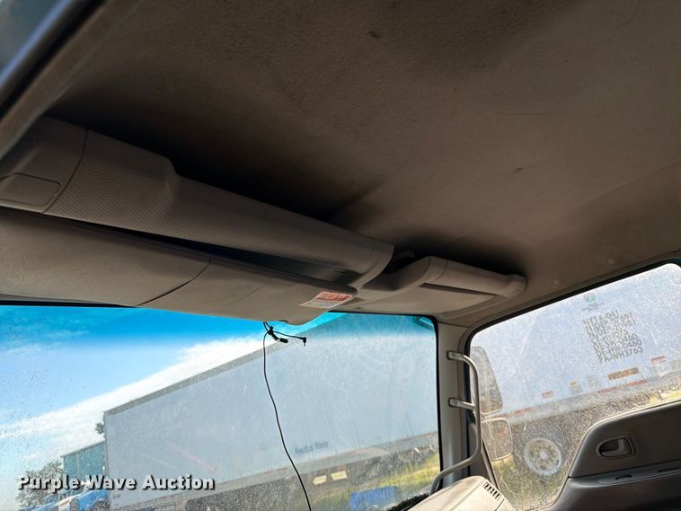 image for item DT2935 2007 Ford LCF box truck