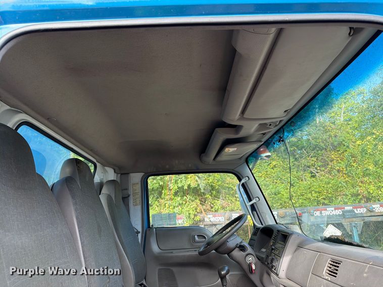 image for item DT2935 2007 Ford LCF box truck