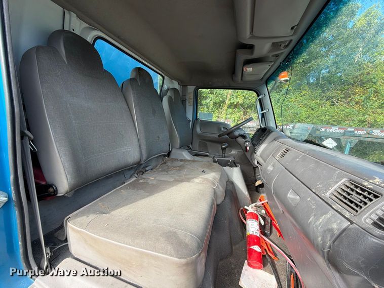 image for item DT2935 2007 Ford LCF box truck