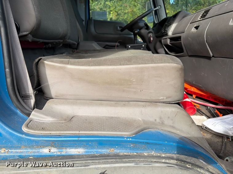 image for item DT2935 2007 Ford LCF box truck