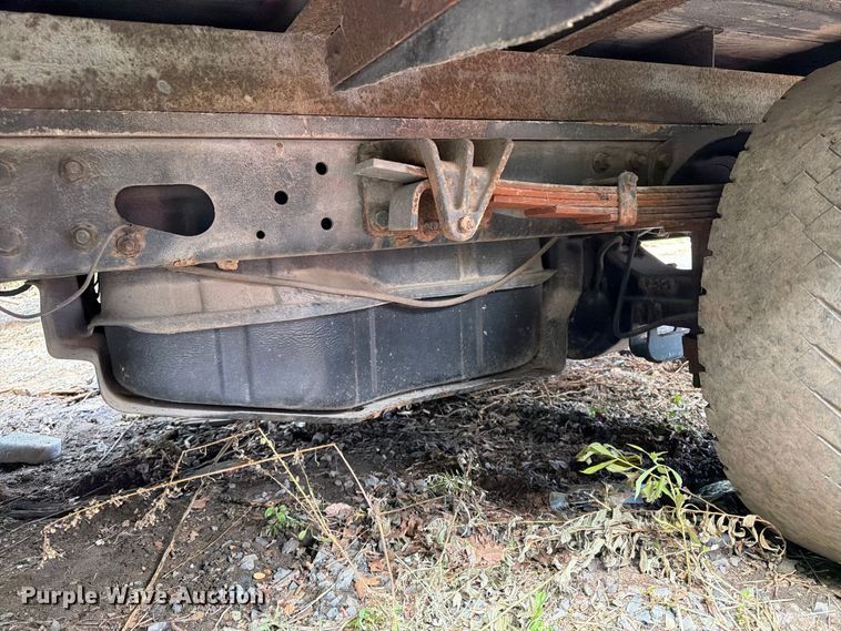 image for item DT2935 2007 Ford LCF box truck