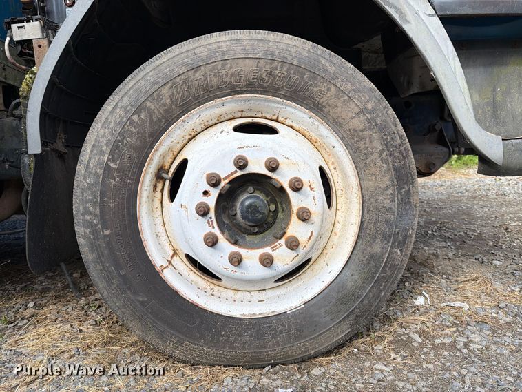 image for item DT2935 2007 Ford LCF box truck