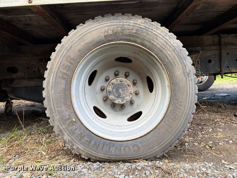 image for item DT2935 2007 Ford LCF box truck