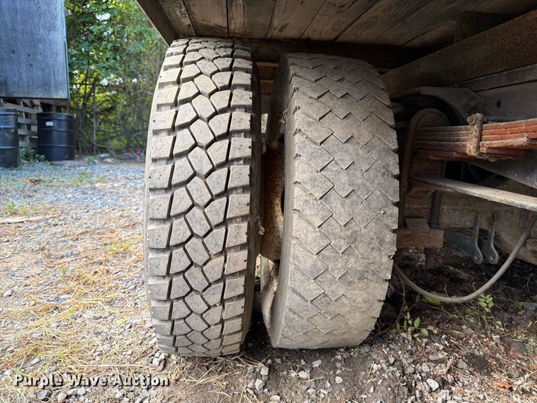 image for item DT2935 2007 Ford LCF box truck