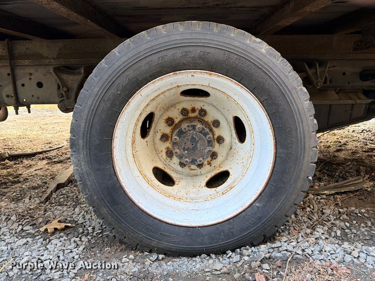 image for item DT2935 2007 Ford LCF box truck