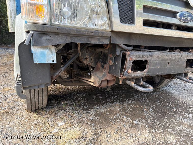 image for item DT2935 2007 Ford LCF box truck