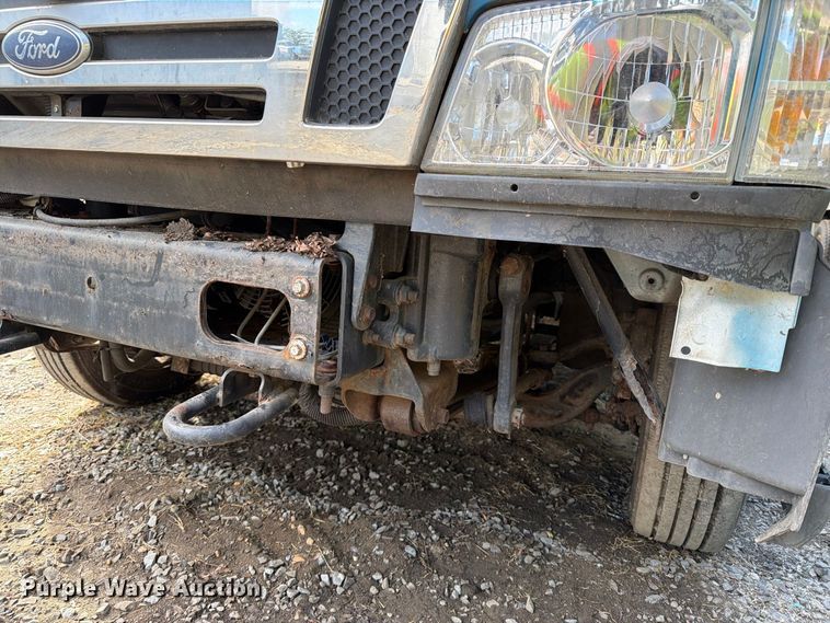 image for item DT2935 2007 Ford LCF box truck
