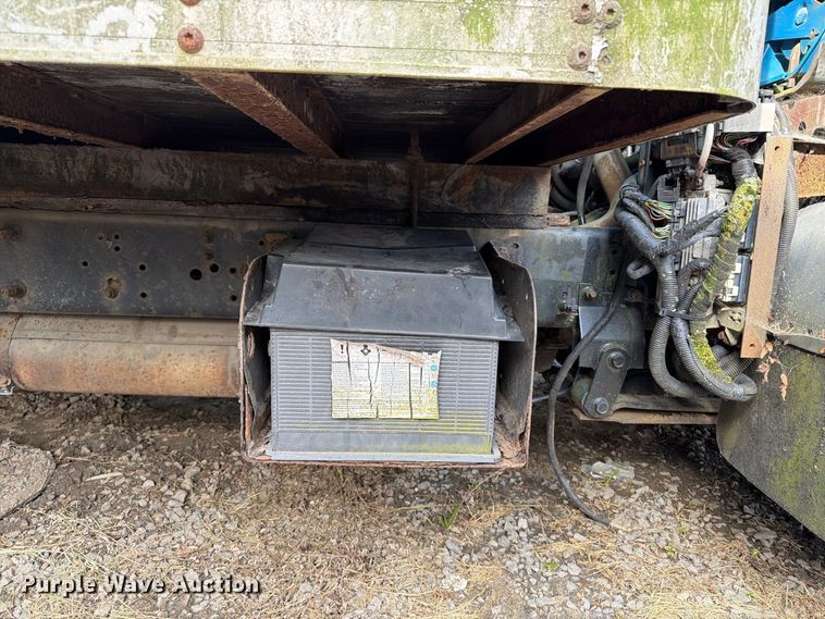image for item DT2935 2007 Ford LCF box truck